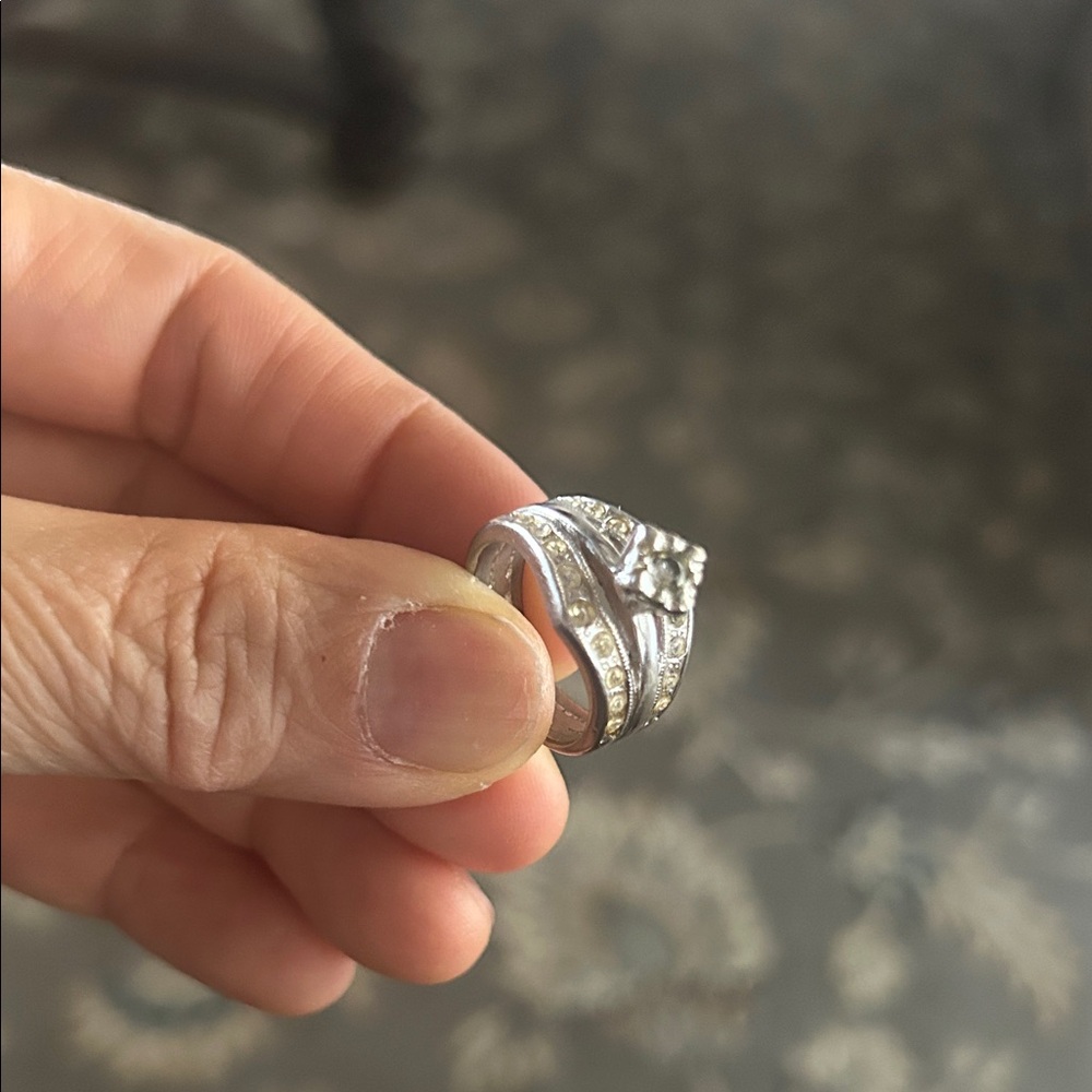 Elegant Silver Women's Ring Size 6 - Picture 9 of 10